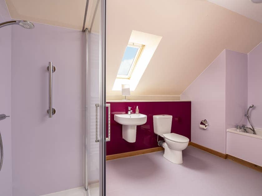 Bathroom | Lundin Lodge - Homelands, Lundin Links