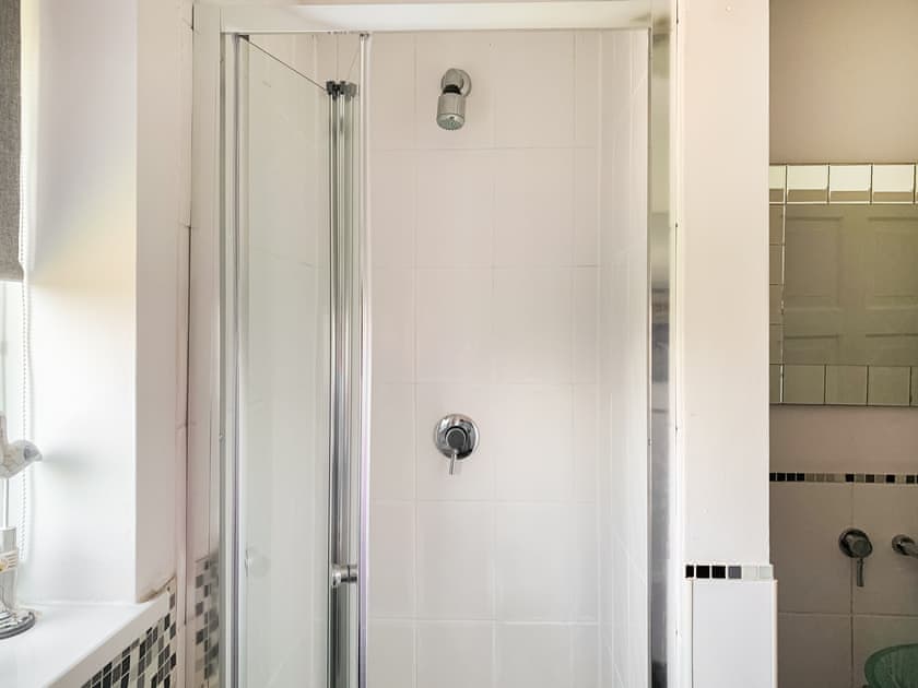 Bathroom | Sunny Prestatyn Apartment, Prestatyn