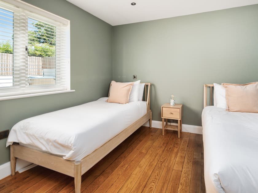 Twin bedroom | The Retreat, Llangoedmor