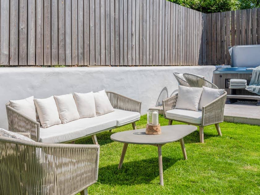 Sitting-out-area | The Retreat, Llangoedmor