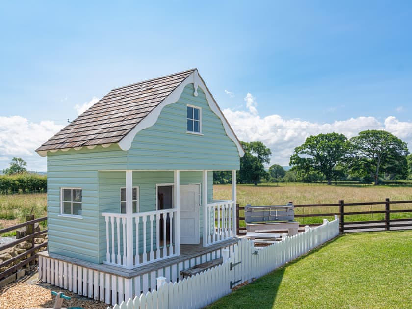 Summerhouse | The Retreat, Llangoedmor