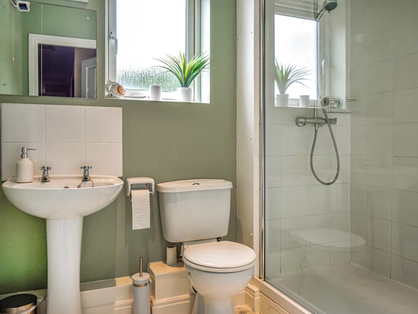 Shower room | Bosun’s Quarters, Whitby