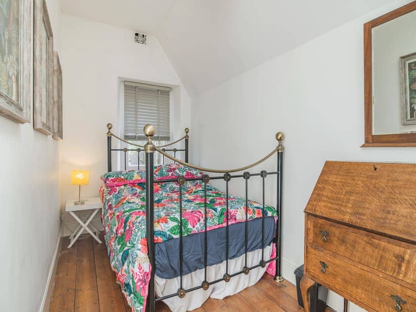 Single bedroom | Highbury House, Weston-super-Mare