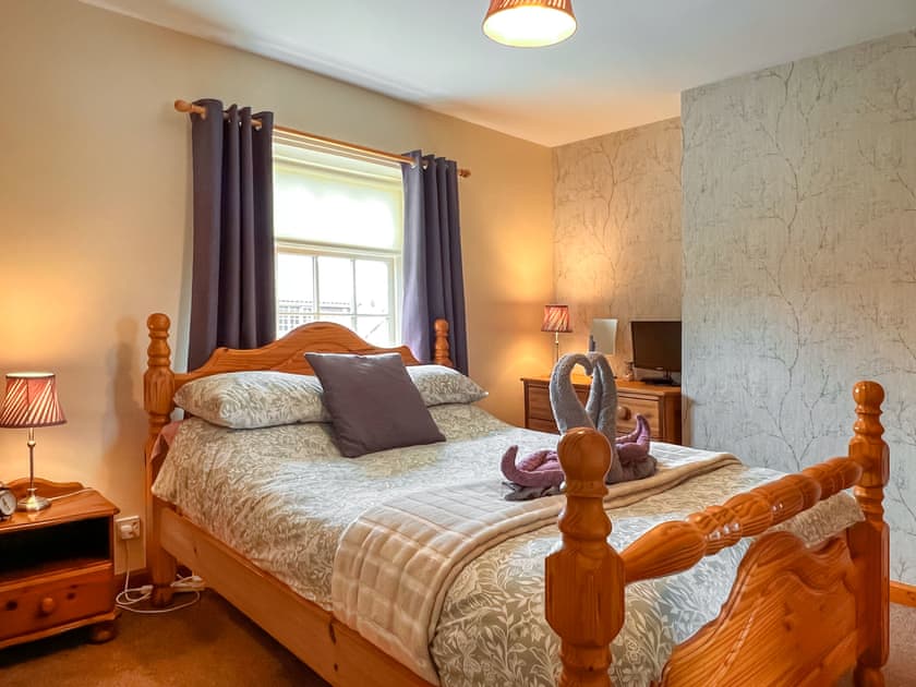 Double bedroom | Estate Cottage, Wheldrake, near York