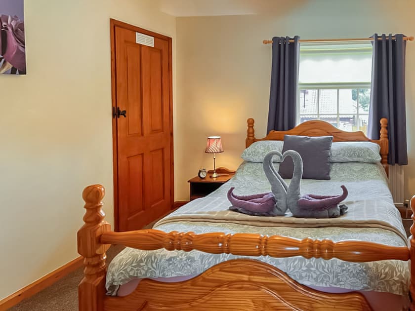 Double bedroom | Estate Cottage, Wheldrake, near York
