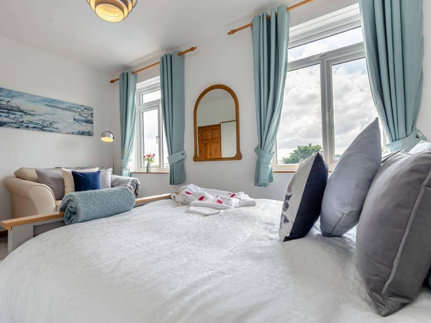 King Size Bedroom | The Retreat, Falmouth