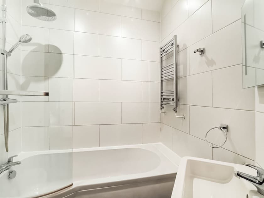 Bathroom | 4 Monkbar Mews - City Apartments, York