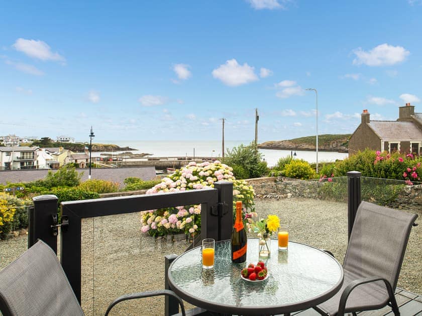 Sitting-out-area | Harbour View, Cemaes Bay