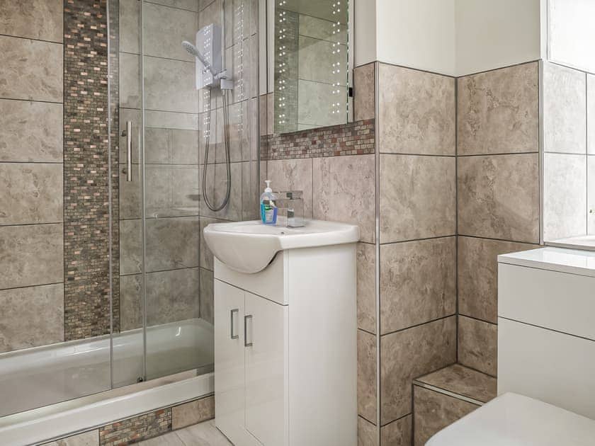 En-suite | Harbour View, Cemaes Bay