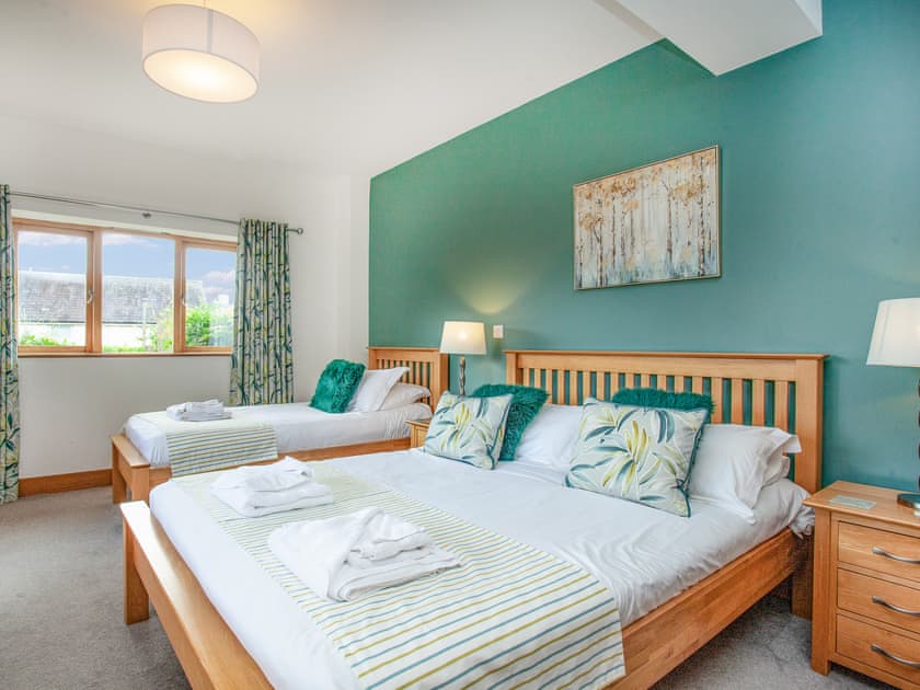 Twin bedroom | Higher Poulston - Wisteria House -  , Harbertonford, near Totnes