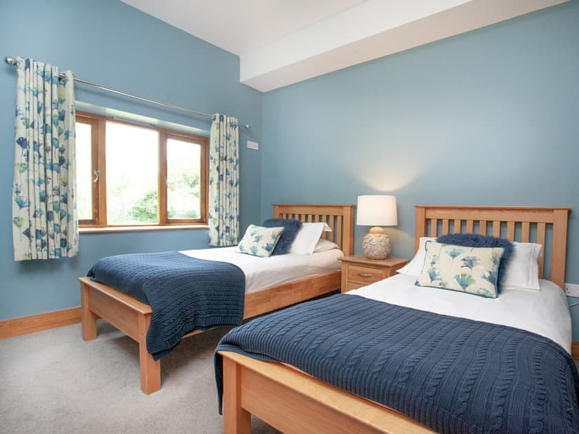Twin bedroom | Higher Poulston - Wisteria House -  , Harbertonford, near Totnes