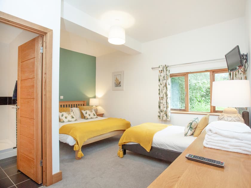 Twin bedroom | Higher Poulston - Wisteria House -  , Harbertonford, near Totnes