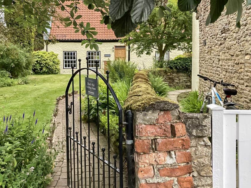 Exterior | Baker’s Cottage, Hotham, near Beverley
