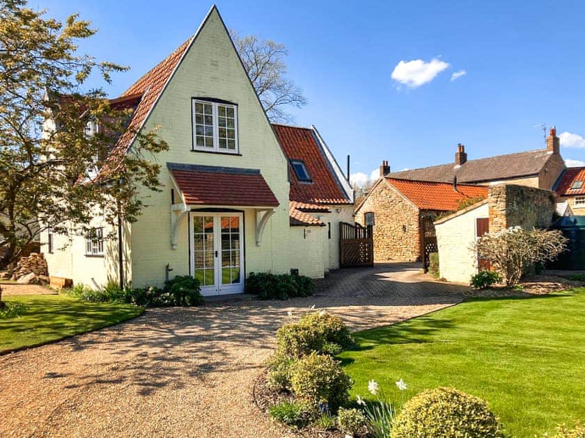 Exterior | Baker’s Cottage, Hotham, near Beverley