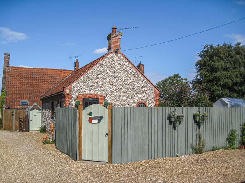 Exterior | Puddleduck Cottage, Thorpe Market