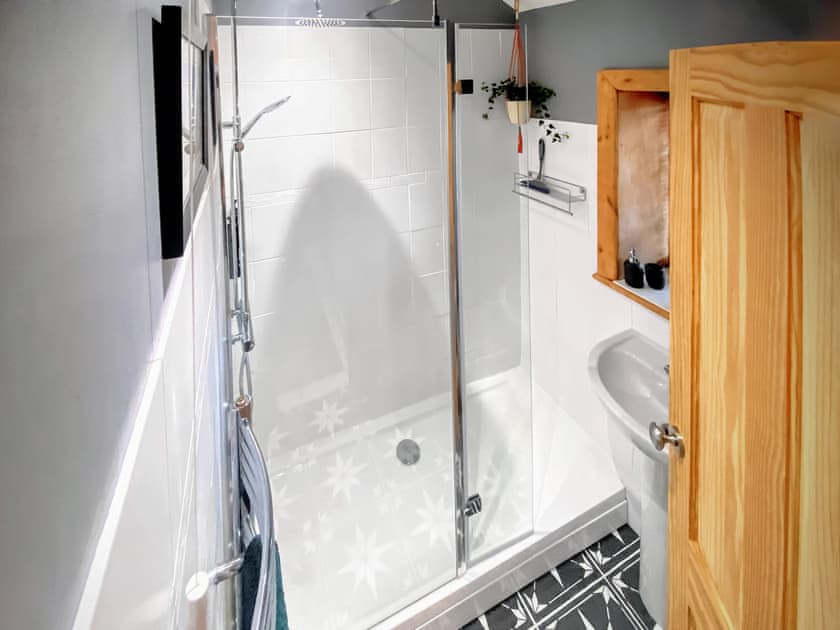 Shower room | Weavers Cottage, Fence, near Pendle