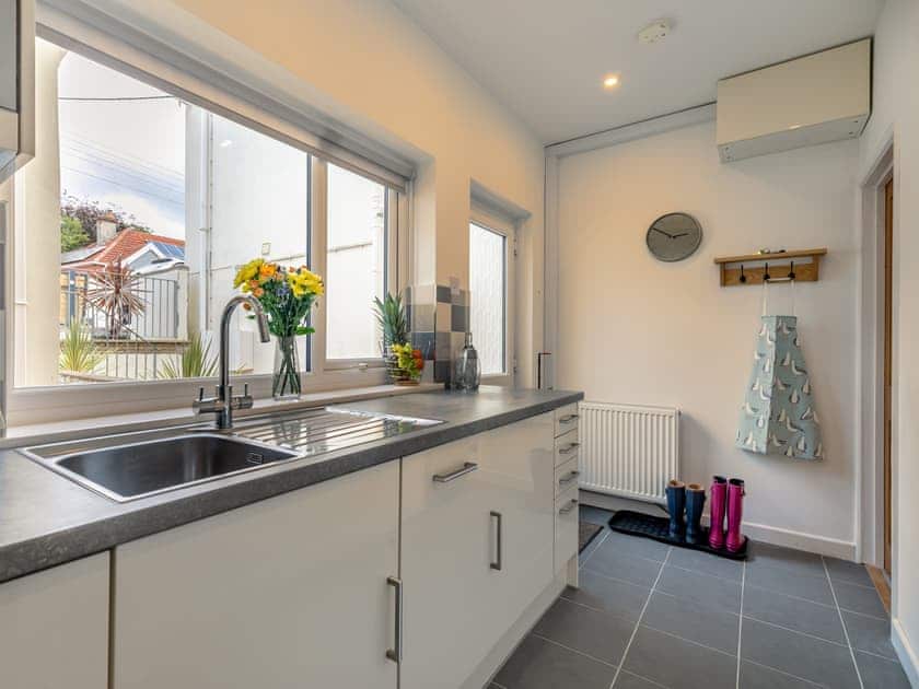 Kitchen | The Retreat, Falmouth