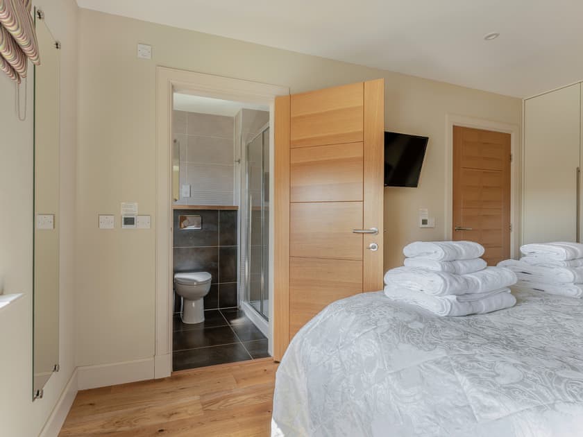 Double bedroom | Mayflower - Paddockhall Cottages, Linlithgow, near Edinburgh 
