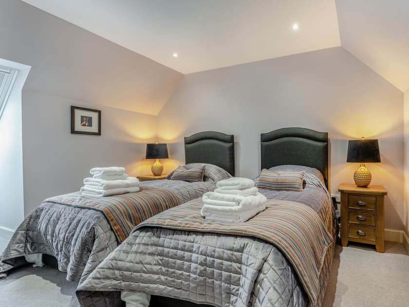 Twin bedroom | Mayflower - Paddockhall Cottages, Linlithgow, near Edinburgh 