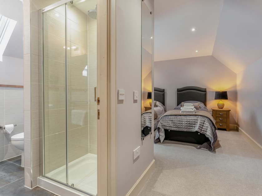 Twin bedroom | Mayflower - Paddockhall Cottages, Linlithgow, near Edinburgh 