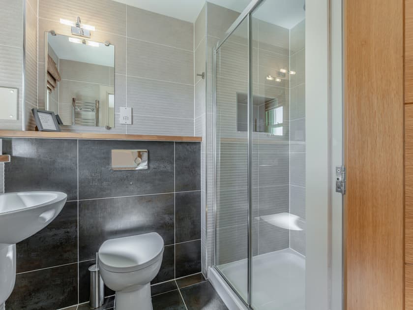 Bathroom | Mayflower - Paddockhall Cottages, Linlithgow, near Edinburgh 