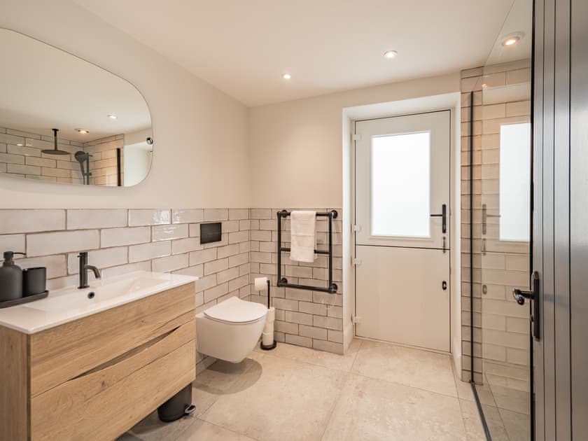Bathroom | Ysgubor Caemai, Wrexham