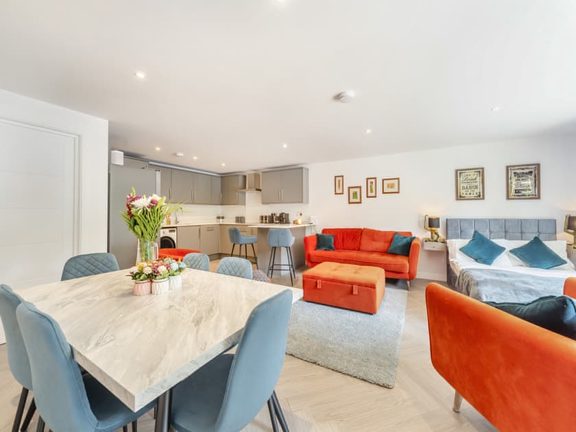 Open plan living space | The Pool House, Farnham Common, near Beaconsfield