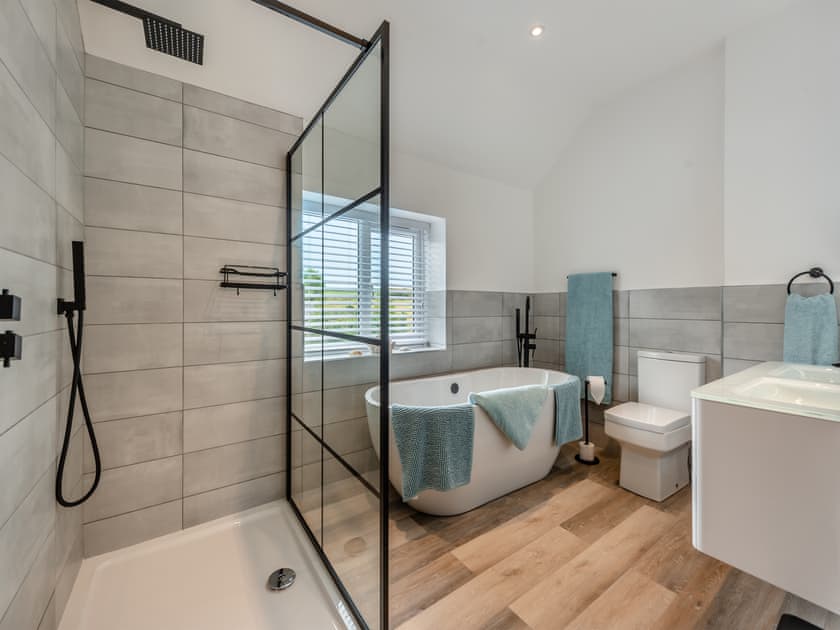 Bathroom | Ardwyn, Square and Compass, near Haverfordwest