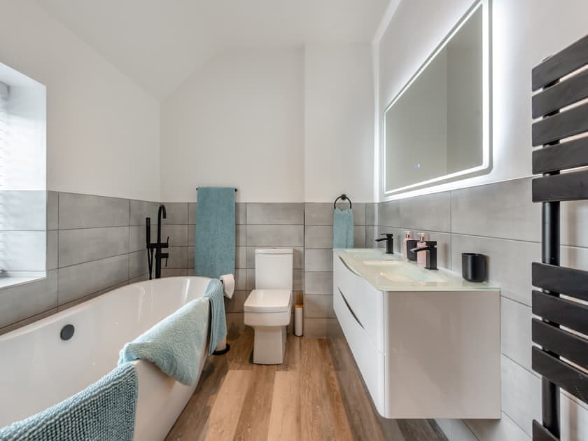 Bathroom | Ardwyn, Square and Compass, near Haverfordwest