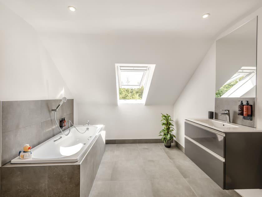 Bathroom | Heron’s Den - Langton Hill Retreats, Langton Hill, near Horncastle