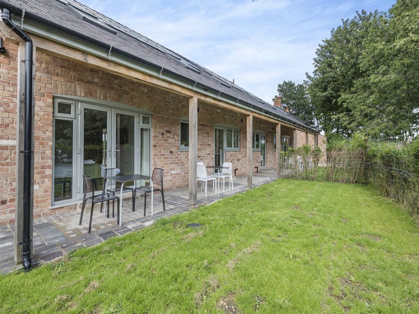 Sitting-out-area | Heron’s Den - Langton Hill Retreats, Langton Hill, near Horncastle