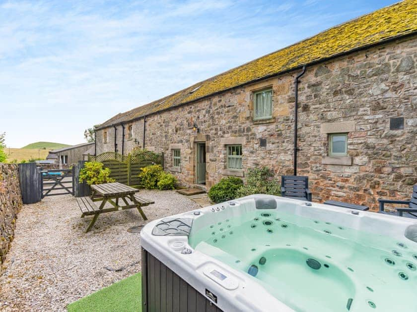 Jacuzzi | White Park Cottage - Broad Ecton Farm, Wetton, Ashbourne