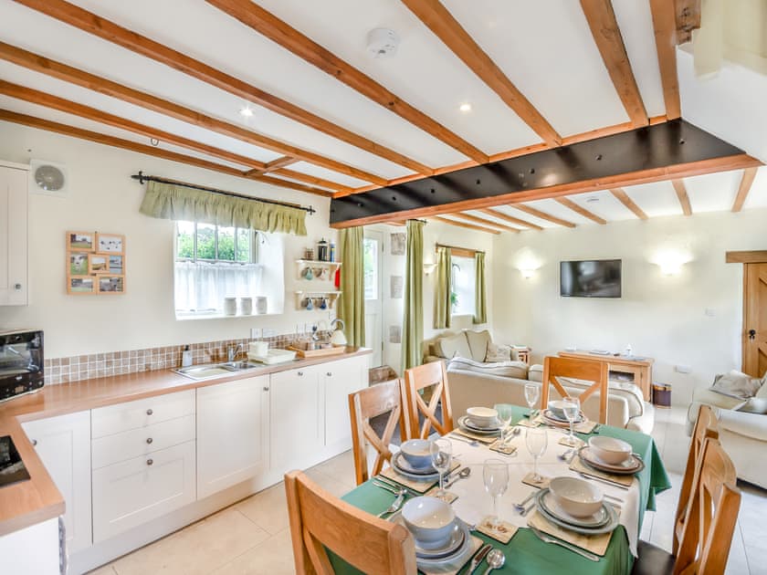 Kitchen/diner | White Park Cottage - Broad Ecton Farm, Wetton, Ashbourne