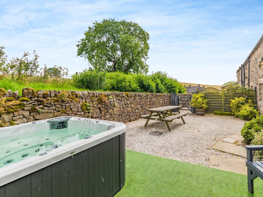 Jacuzzi | White Park Cottage - Broad Ecton Farm, Wetton, Ashbourne