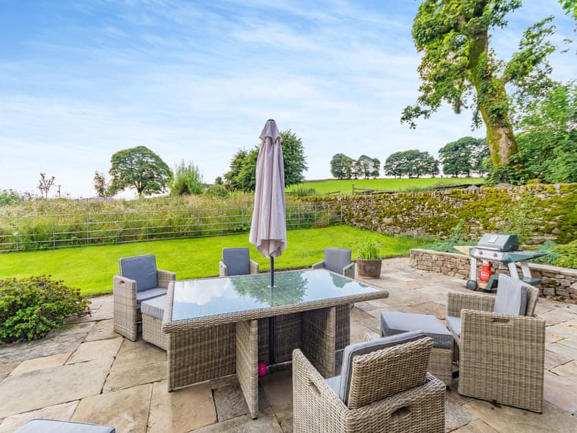 Sitting-out-area | White Park Cottage - Broad Ecton Farm, Wetton, Ashbourne