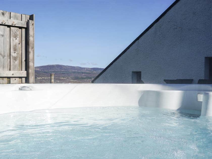 Hot tub | Kirkstone Lodge, Inveruglass, near Kingussie