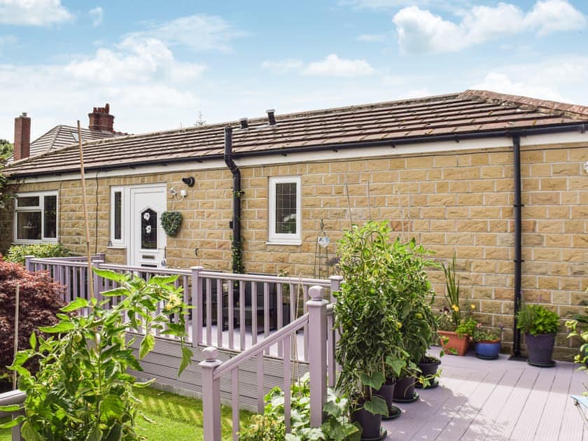 Exterior | Lily Lodge, Almondbury, near Huddersfield