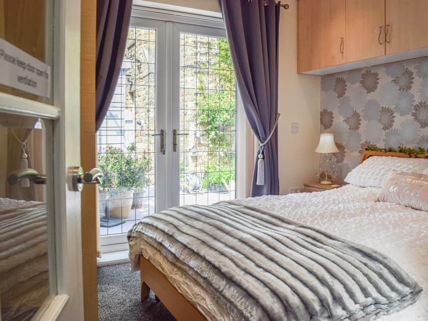 Double bedroom | Lily Lodge, Almondbury, near Huddersfield