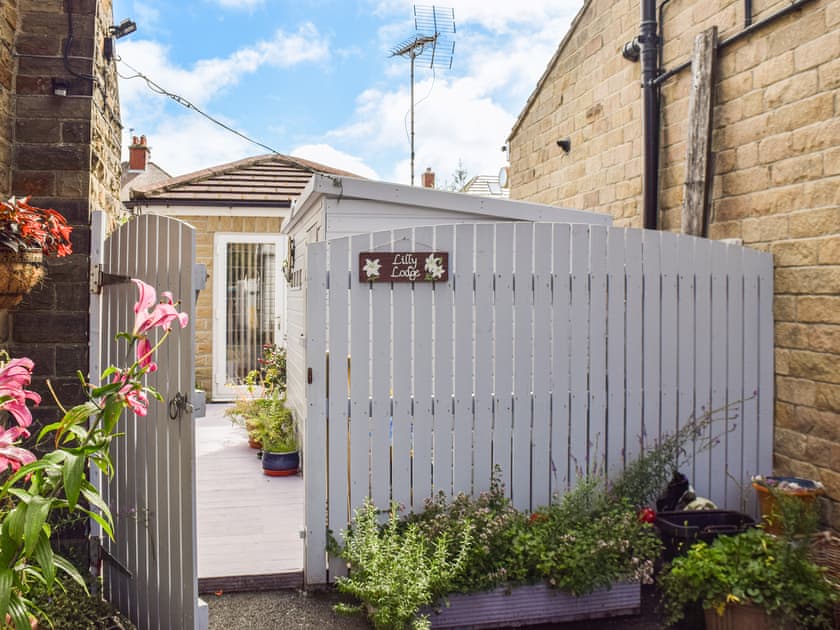 Exterior | Lily Lodge, Almondbury, near Huddersfield