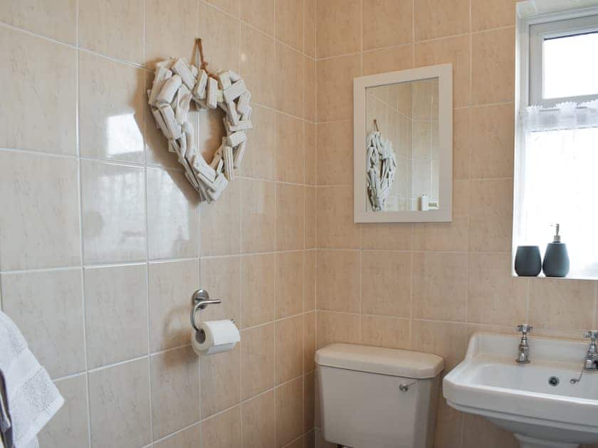 Bathroom | Llys Llewellyn, Kinmel Bay, near Rhyl