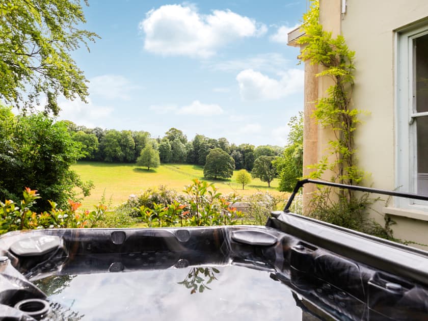 Jacuzzi | Henge Estate, Shrewton, near Salisbury