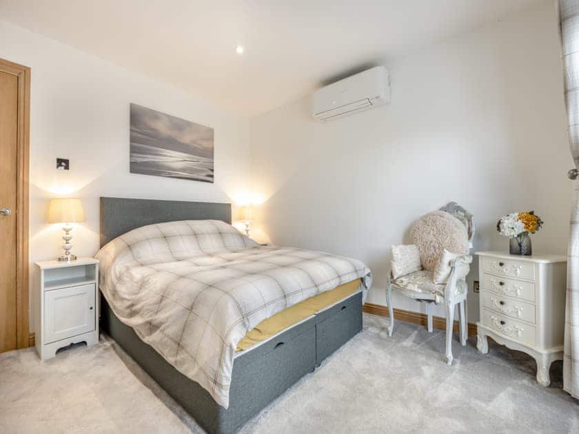Kingsize bedroom  | The Hideaway, Chapel St. Leonards, near Skegness