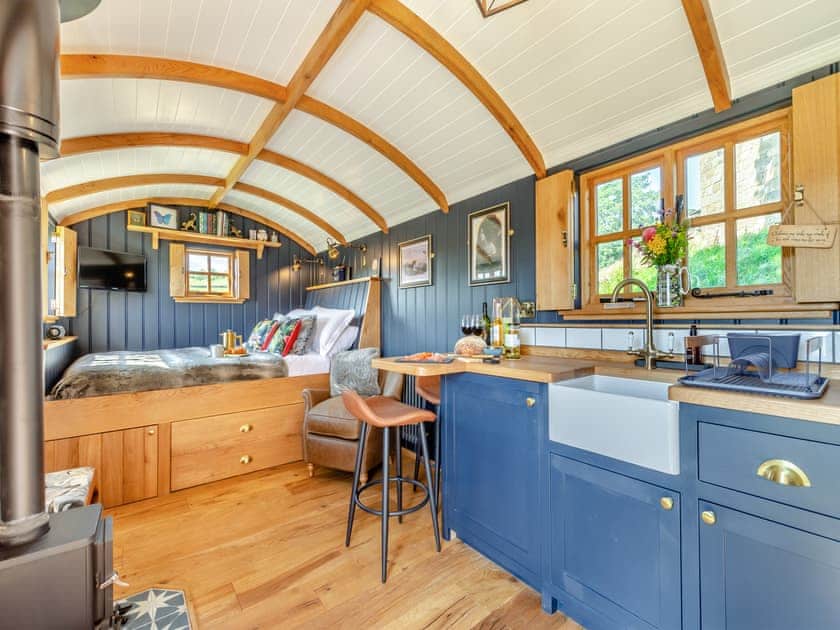 Open plan living space | Flossy’s View - Wuthering Huts, Oldfield, near Keighley