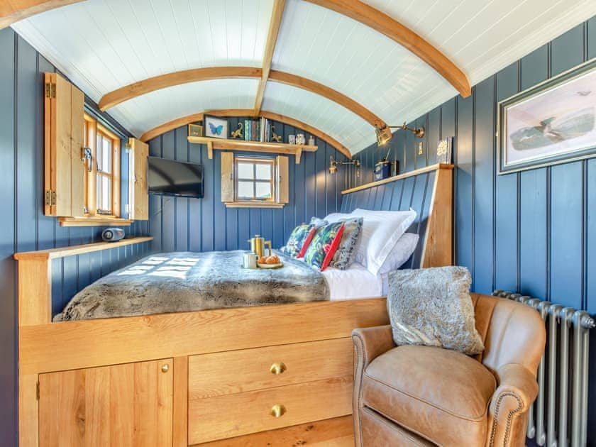Double bedroom | Flossy’s View - Wuthering Huts, Oldfield, near Keighley