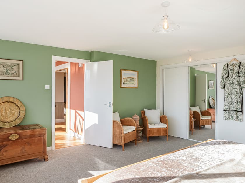 Double bedroom with en-suite | Strathcashel Cottage, Rowardennan, near Balamaha