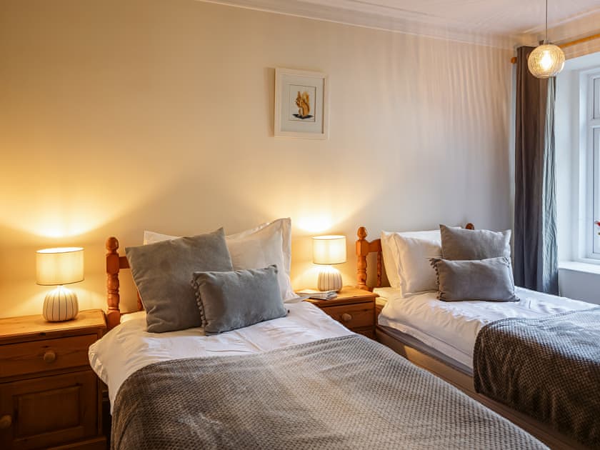 Twin bedroom | Strathcashel Cottage, Rowardennan, near Balamaha