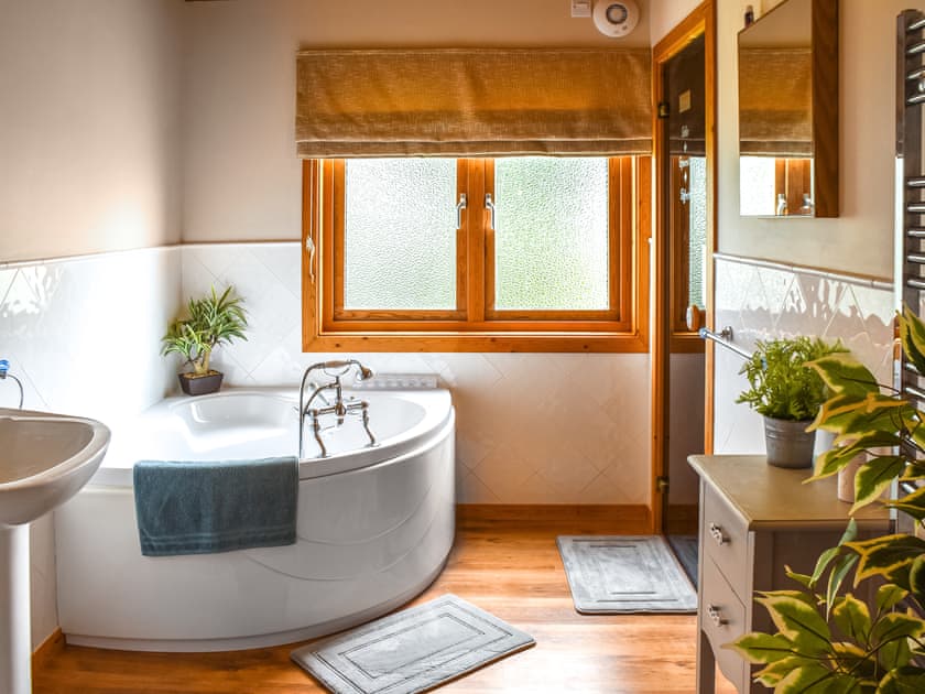 Bathroom | Wild Grape Lodge, Fritton, near Great Yarmouth
