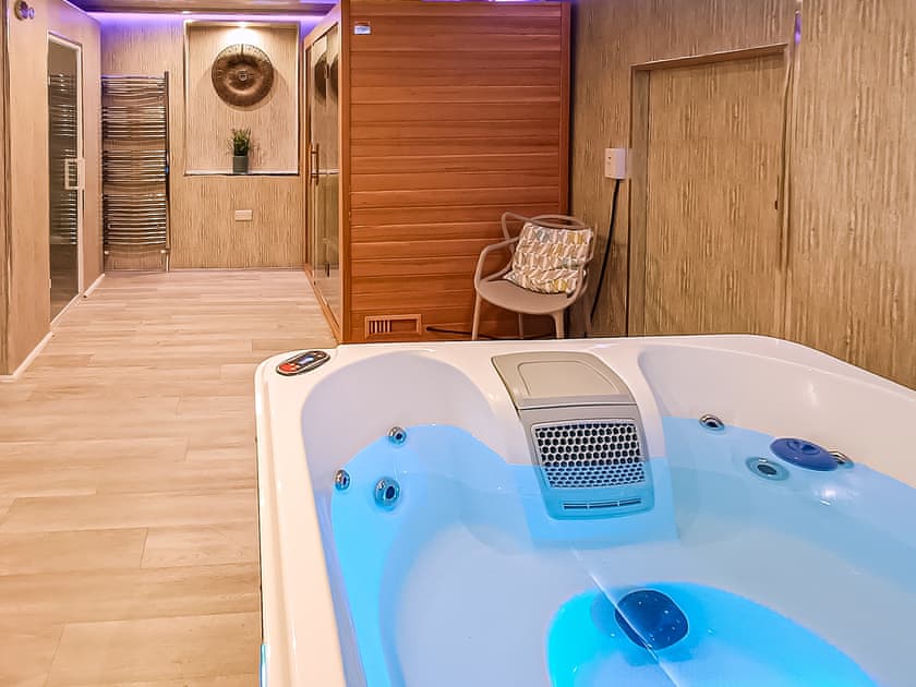Jacuzzi | Golden Crown Suite, Tarbolton, near Mauchline