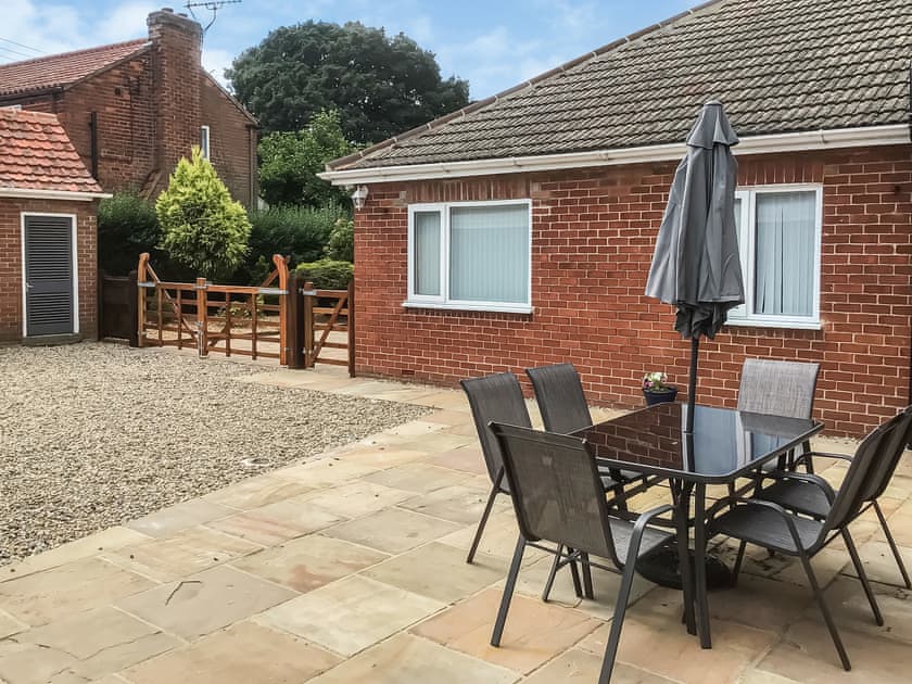 Sitting-out-area | Moor Close, Alne, near York