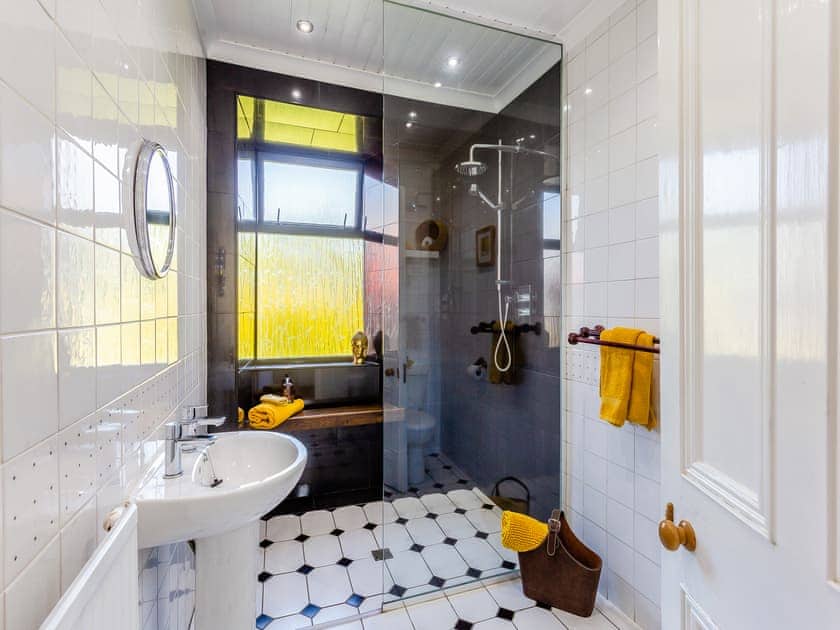 Bathroom | The Laurels, Forres
